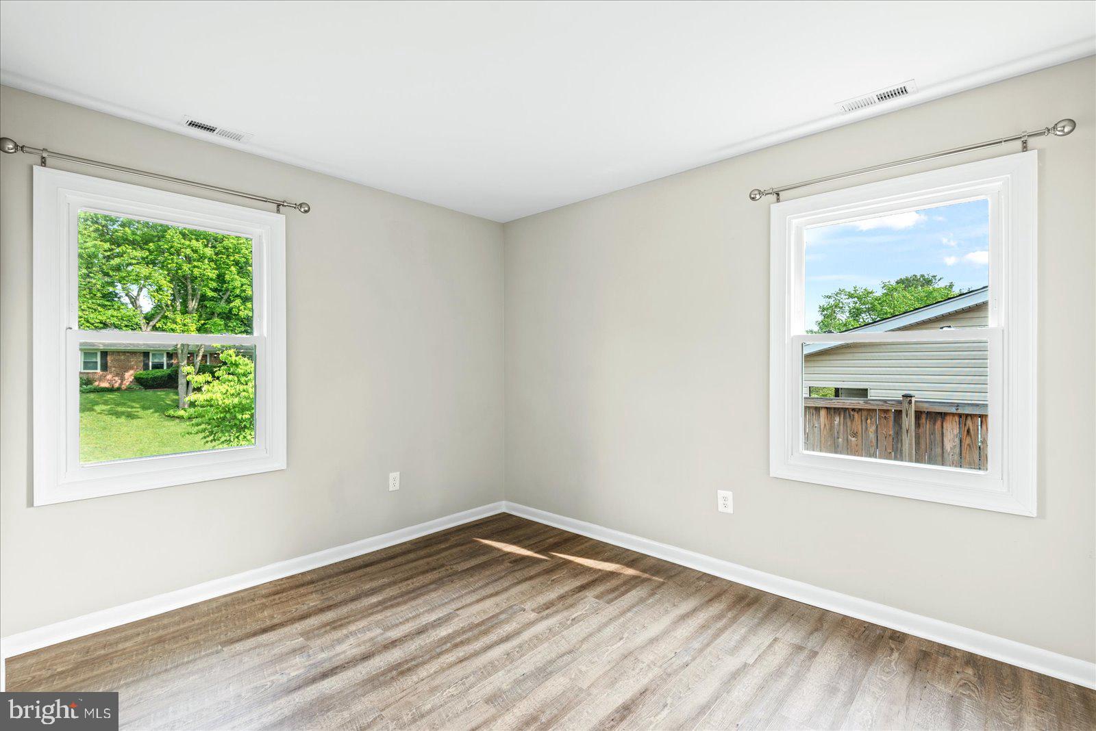 OAKRIDGE / COUNTRY RIDGE - Residential Lease