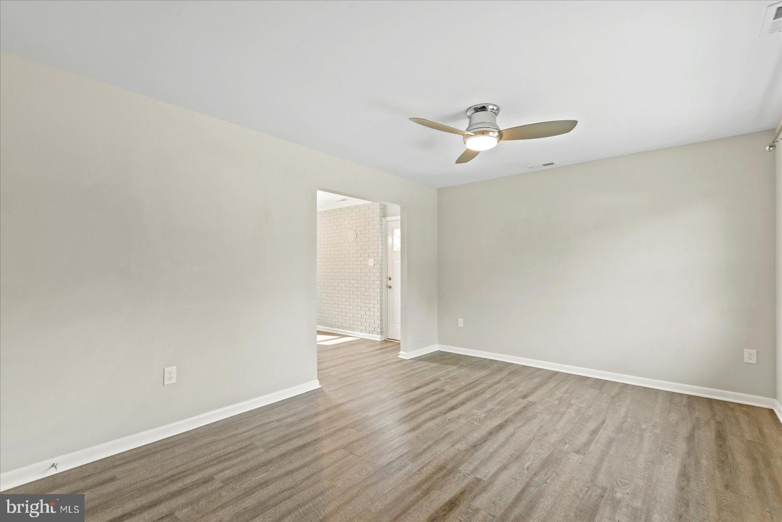 OAKRIDGE / COUNTRY RIDGE - Residential Lease