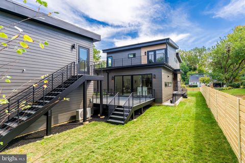 3215 COFER ROAD FALLS CHURCH VA 22042