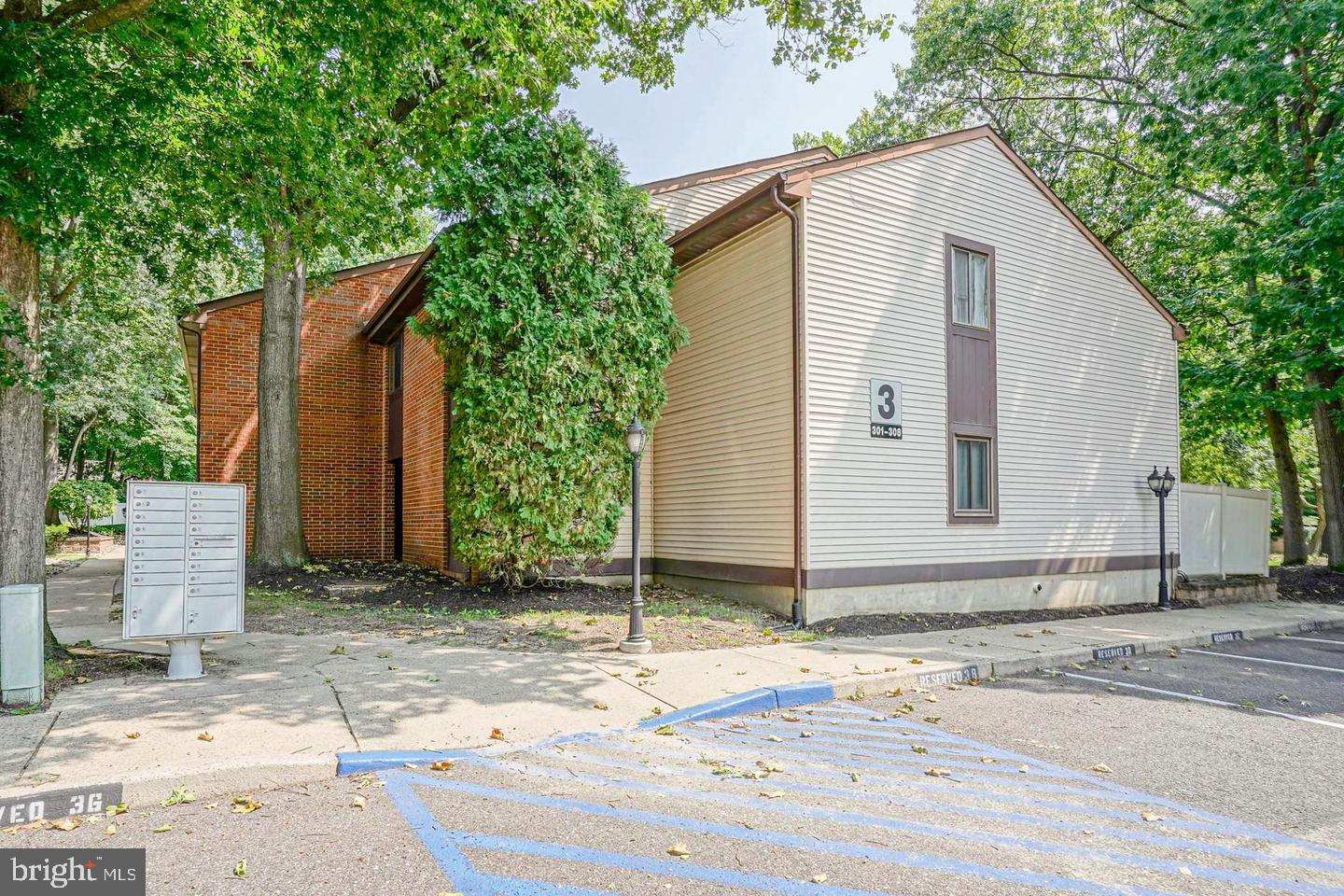 302 KELLY COVE B