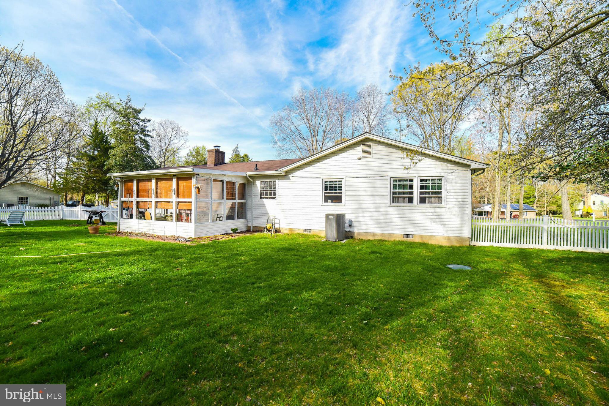 ESPERANZA FARMS - Residential Lease