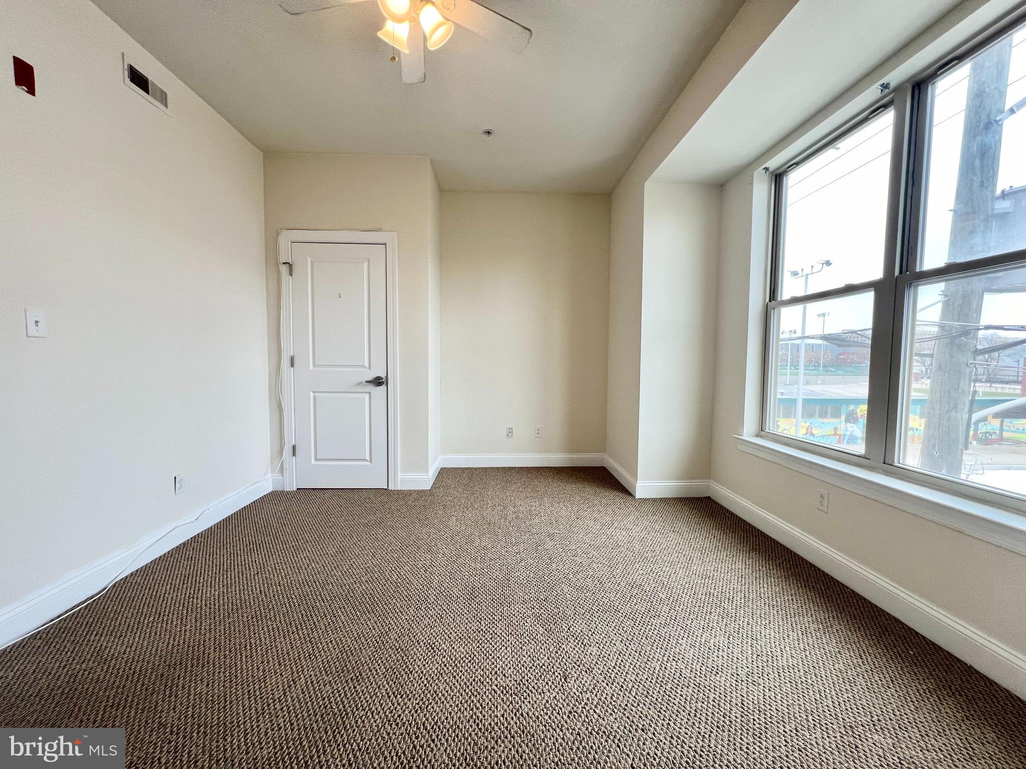 ***IN NEED OF MORE SPACE?! FOR A LIMITED TIME YOU CAN RENT A 3BR/2BA APARTMENT FOR THE PRICE OF A 2BR/2BA APARTMENT. UTILIZE 3RD BEDROOM AS YOU PLEASE--- STUDY LOUNGE, GAME ROOM, DEN (THE SKY'S THE LIMIT!) THIS OFFER WILL NOT LAST LONG! INQUIRE TODAY!***
Reside at 1814 N 16th St #1A, situated near the Aramark Student Training and Recreating Center and field. This spacious apartment features 3 bedrooms and 2 bathrooms, offering comfortable living. Enjoy ceiling fans, plenty of windows for natural light, carpeted bedrooms, and stainless steel appliances in the kitchen, including a dishwasher, refrigerator, and microwave. Additionally, the apartment boasts updated hardwood floors and convenient in-unit laundry facilities.