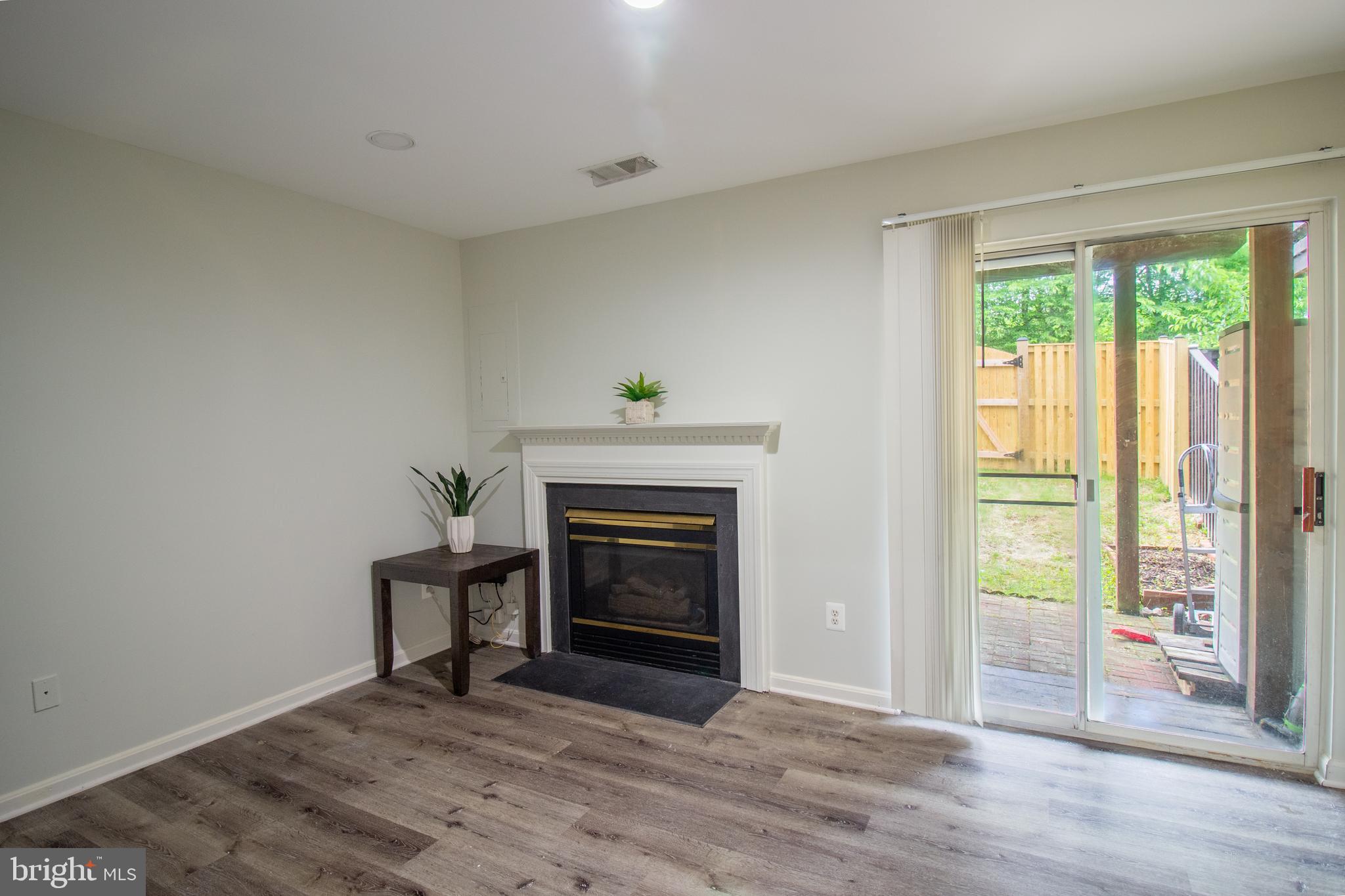 SHERBROOKE II TH CONDO - Residential Lease