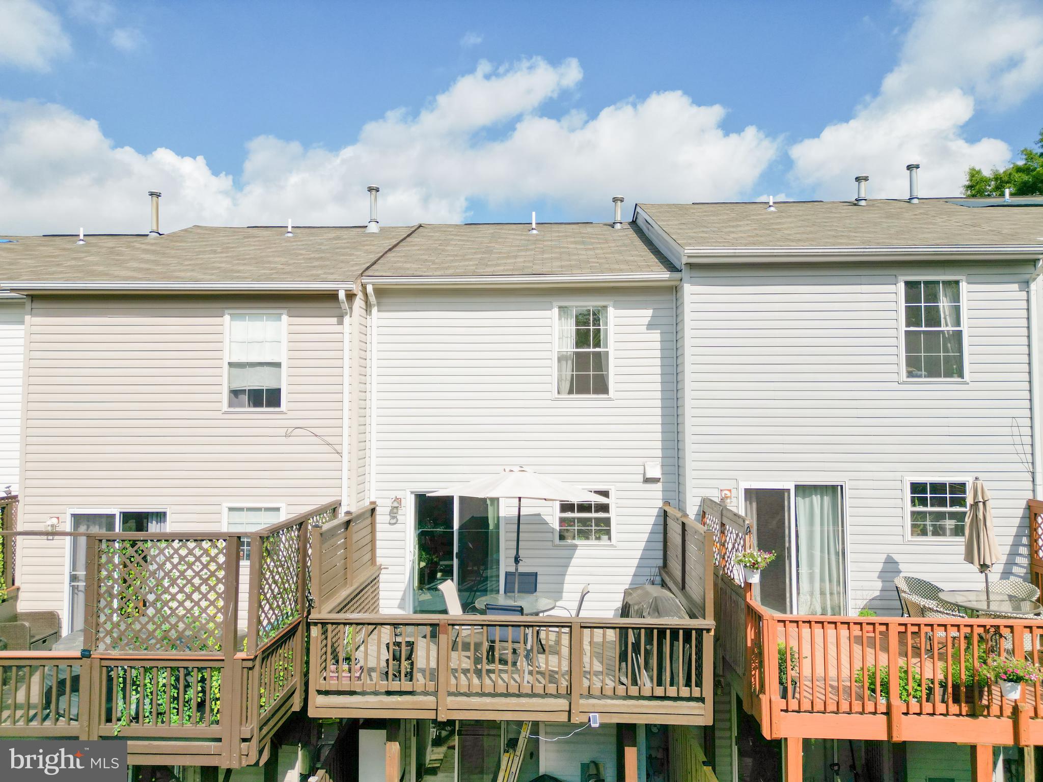 SHERBROOKE II TH CONDO - Residential Lease