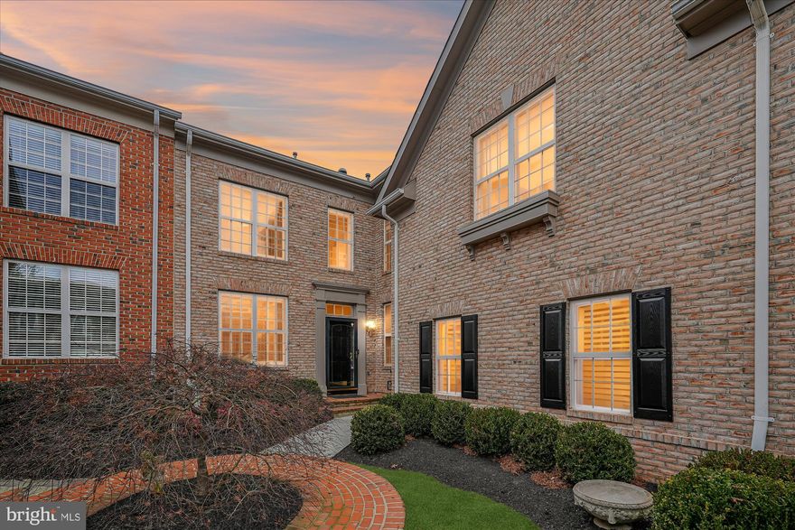 Immaculate courtyard home in the most prestigious gated community in Northern Virginia. Drive through the gates into a resort like atmosphere. the homes surround a tour level golf course. the clubhouse of which all residents are members provides restaurants and bar and views of the Potomac River. Come on in and you won't want to leave 
This 4 BR 3 1/2 bath courtyard style home is a one of a kind gem in the community.  Newly finished hardwood floors, new carpeting, trex deck with new retractable electric awning. New appliances, updated and immaculately maintained. with fabulous custom cabinetry in DR, FR, and basement. Full bedroom and bath in the lower walkout level, leading to a slate patio and newly designed landscaping complete with sprinkler system.
In order to truly appreciate this gorgeous home you have to come visit. You won't want to leave