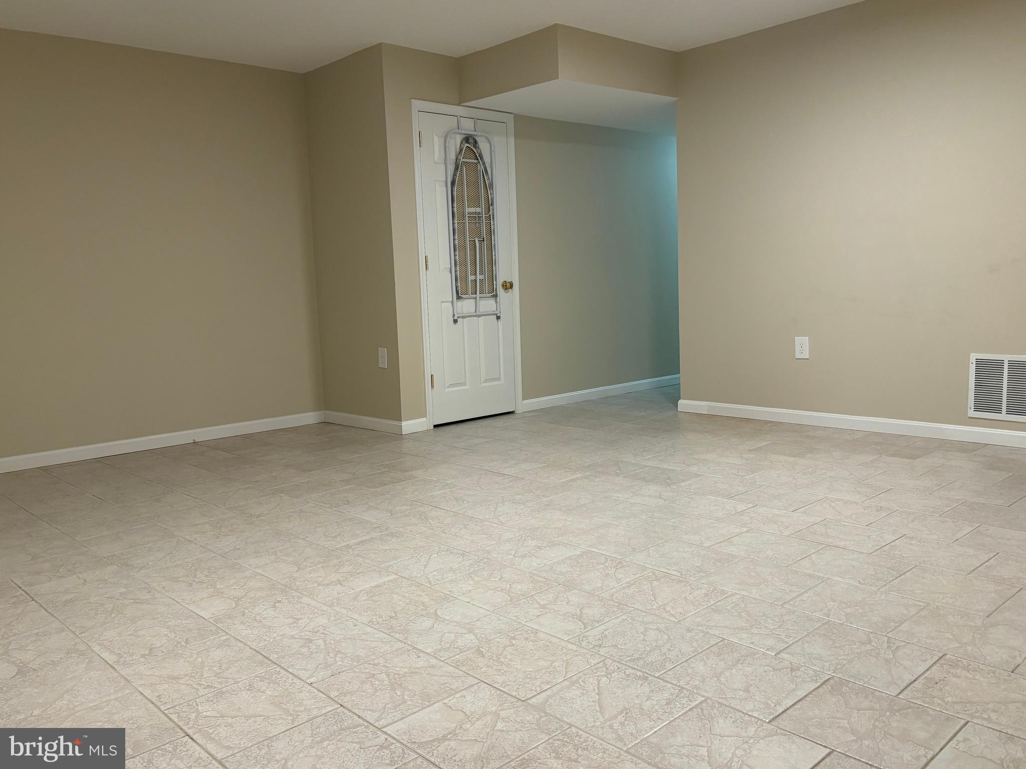 PLYMOUTH GARDENS - Residential Lease