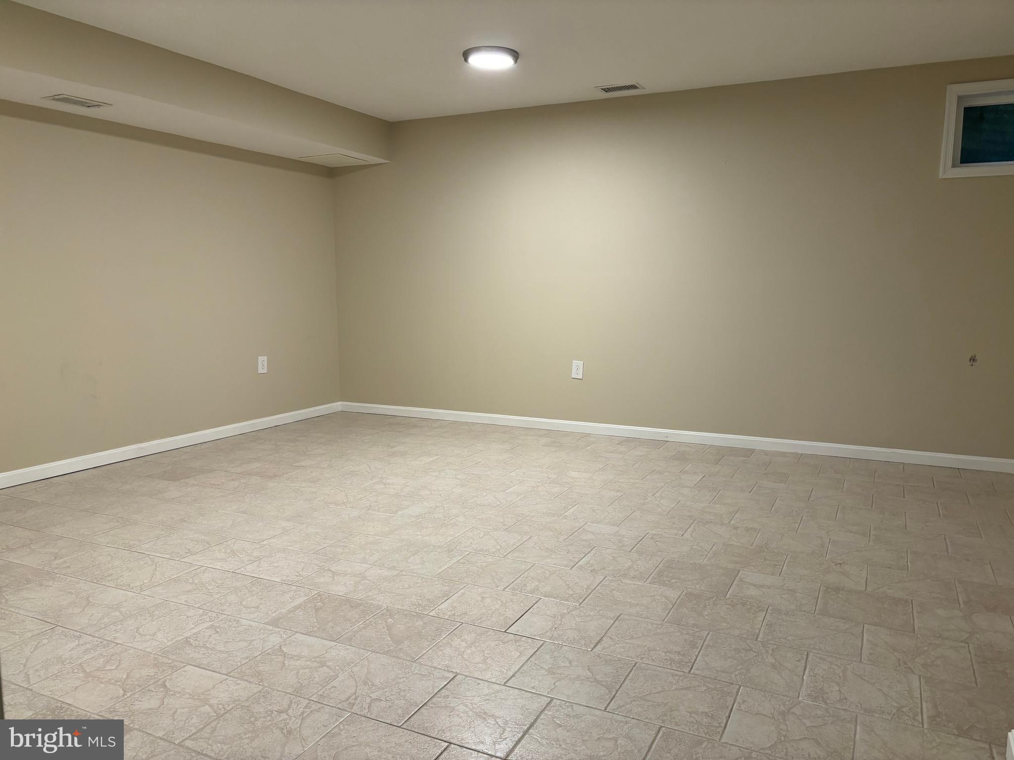 PLYMOUTH GARDENS - Residential Lease