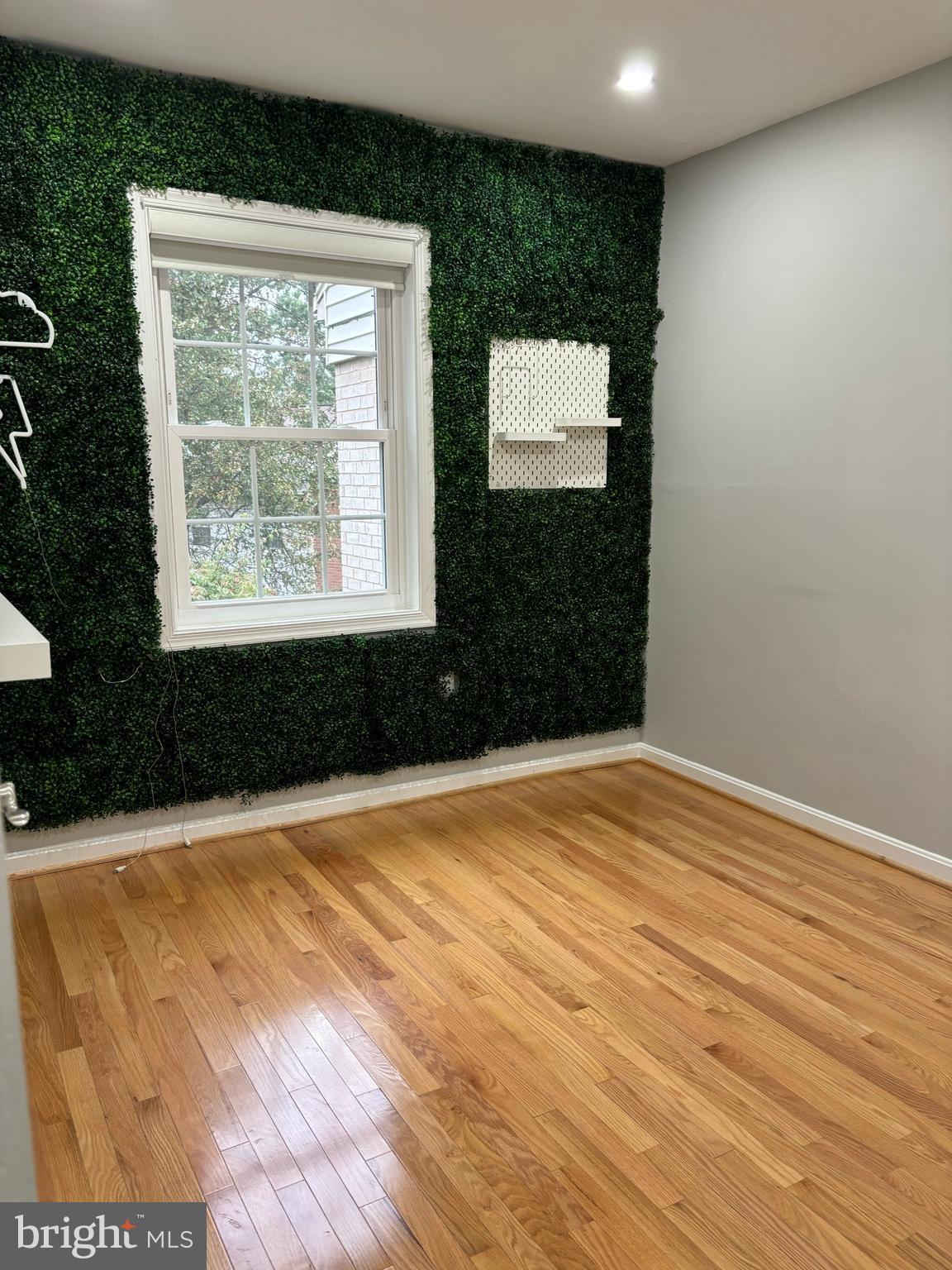 PLYMOUTH GARDENS - Residential Lease