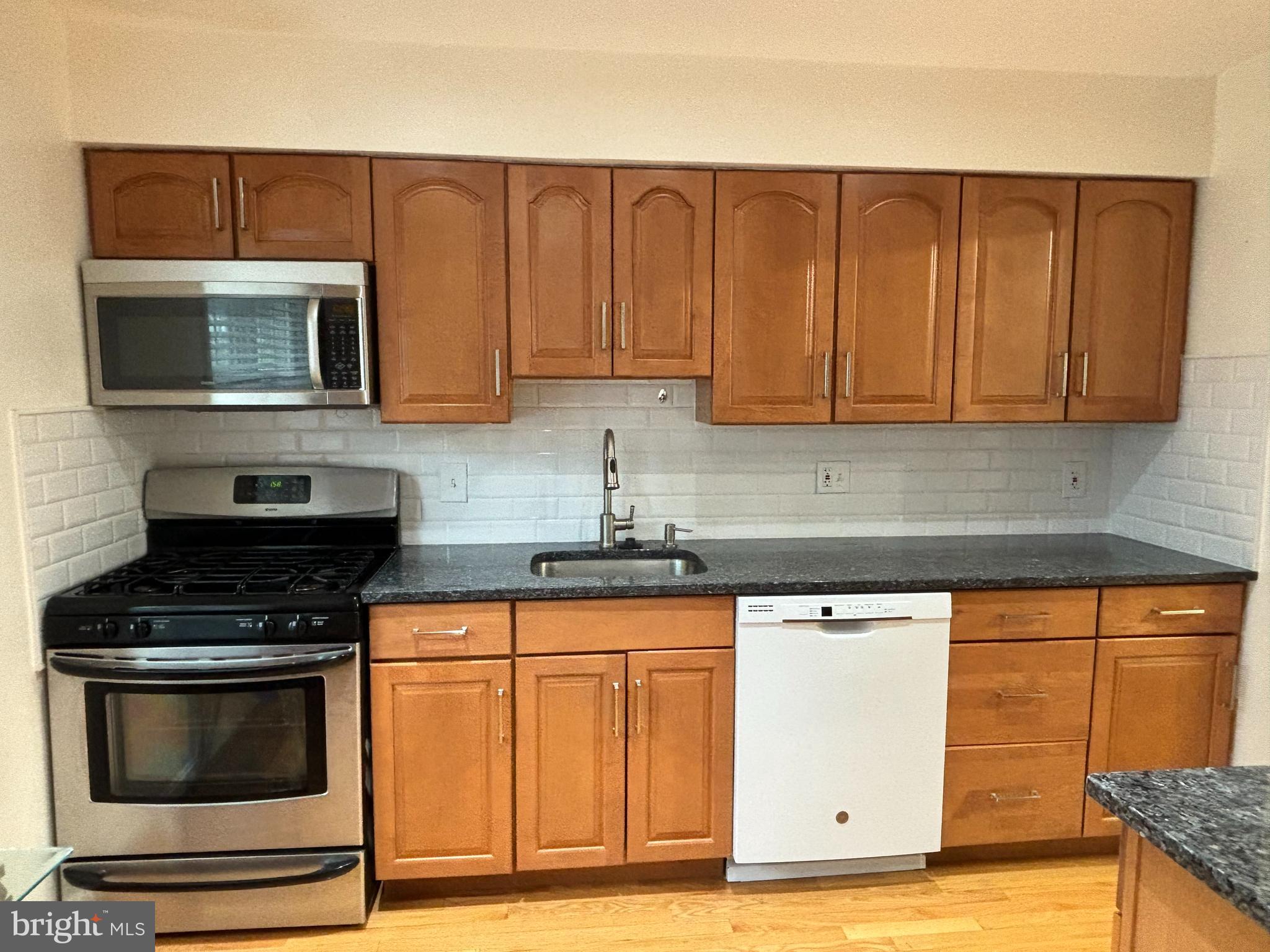 PLYMOUTH GARDENS - Residential Lease