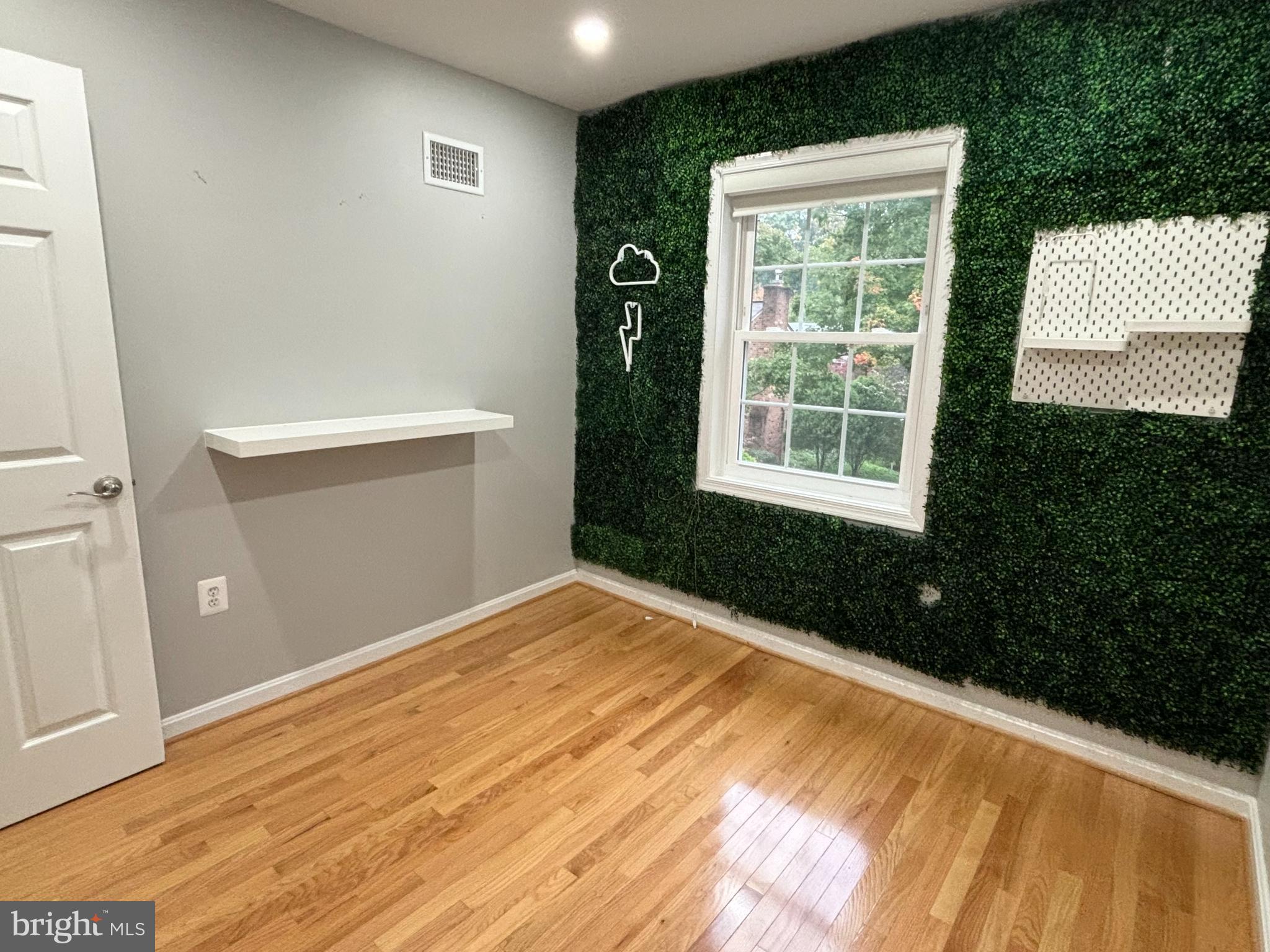 PLYMOUTH GARDENS - Residential Lease