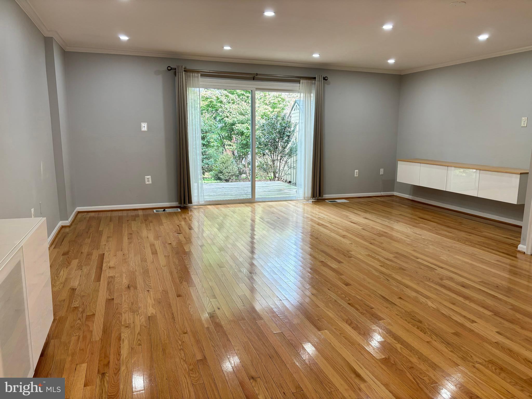 PLYMOUTH GARDENS - Residential Lease