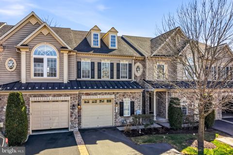 Townhouse For Sale - 331 Village Way<br/> CHALFONT, PA 18914