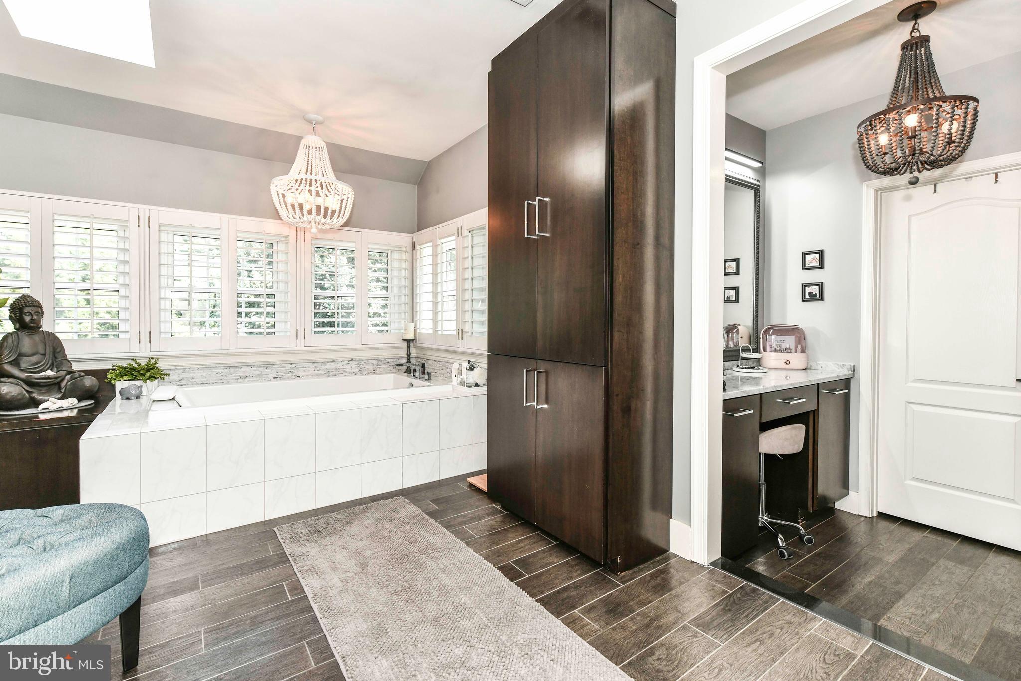 CENTURY OAK - Residential