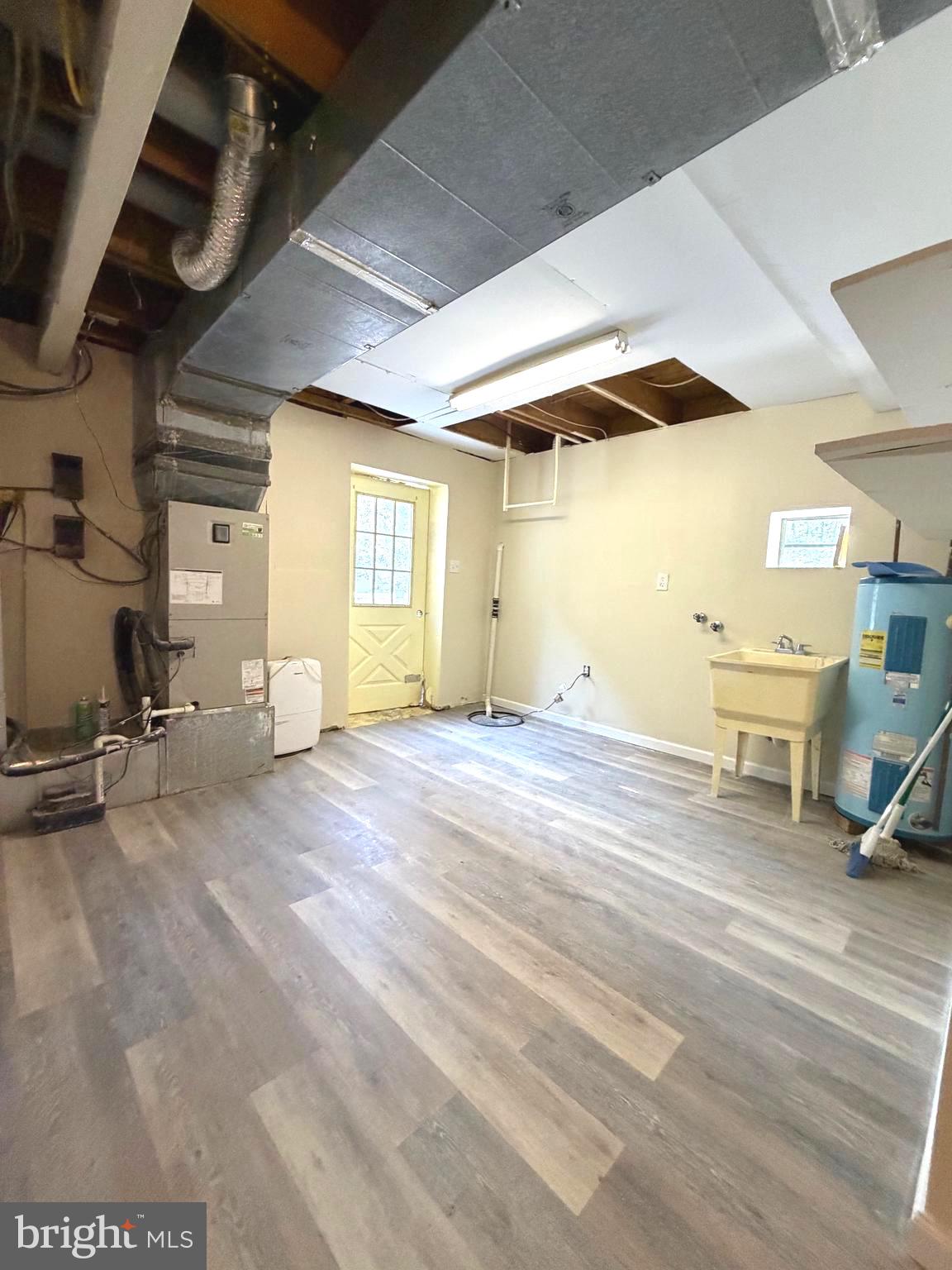 COLONIAL OAKS - Residential