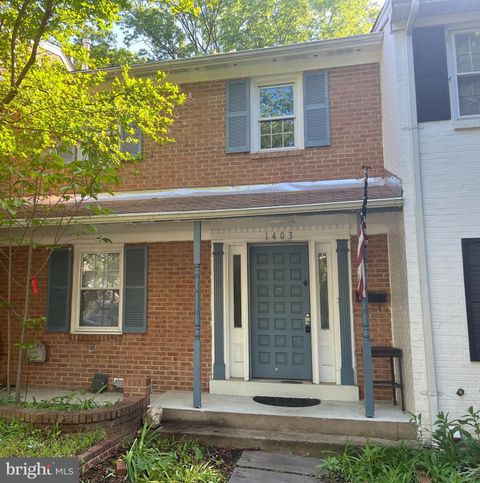 Photo of 1403 Deerfield Lane, WOODBRIDGE, VA 22191 (MLS # VAPW2120096)