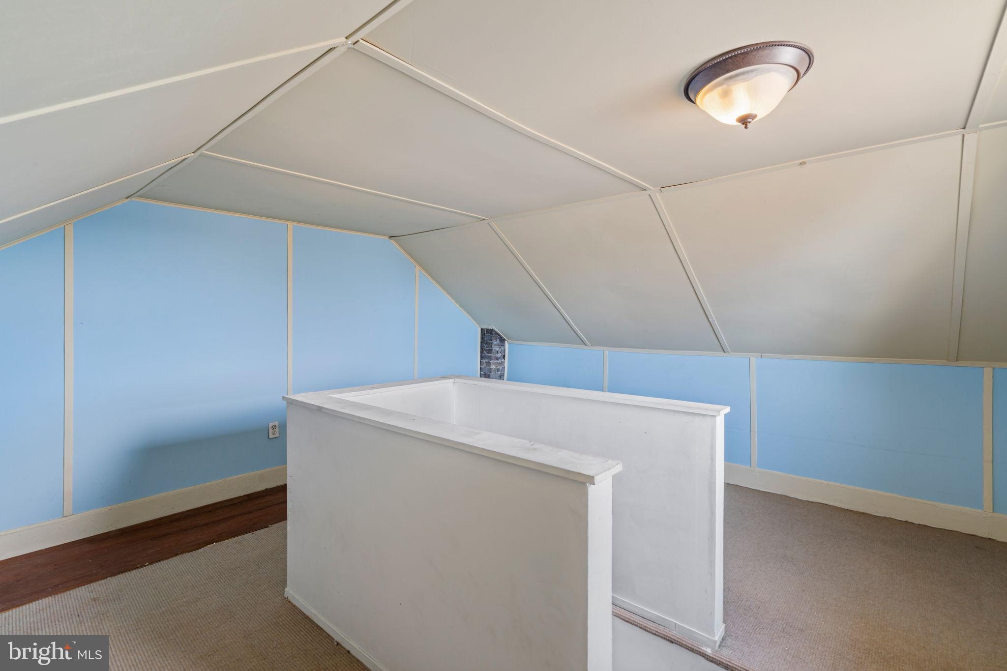 PLYMOUTH VALLEY - Residential