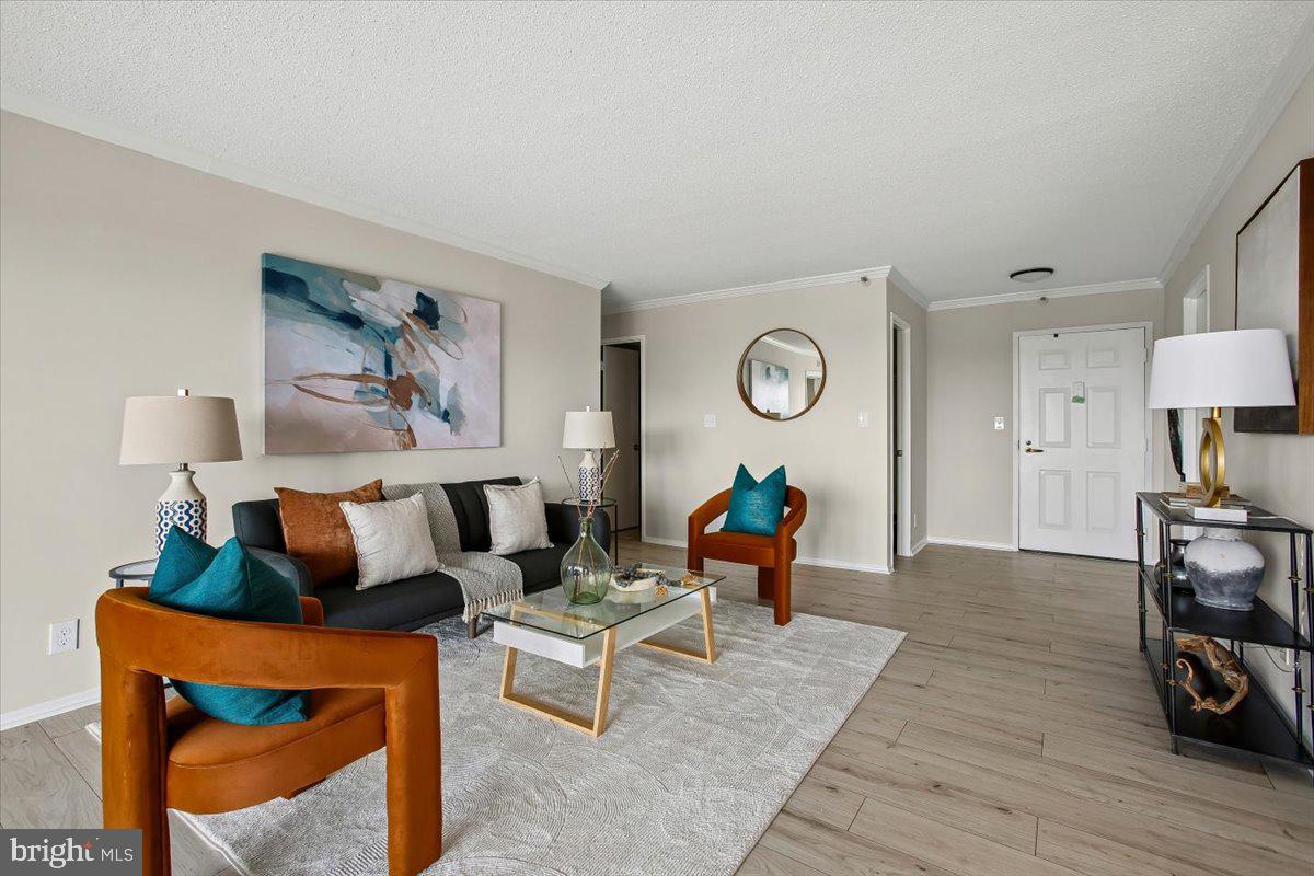 1600 N OAK STREET 1221