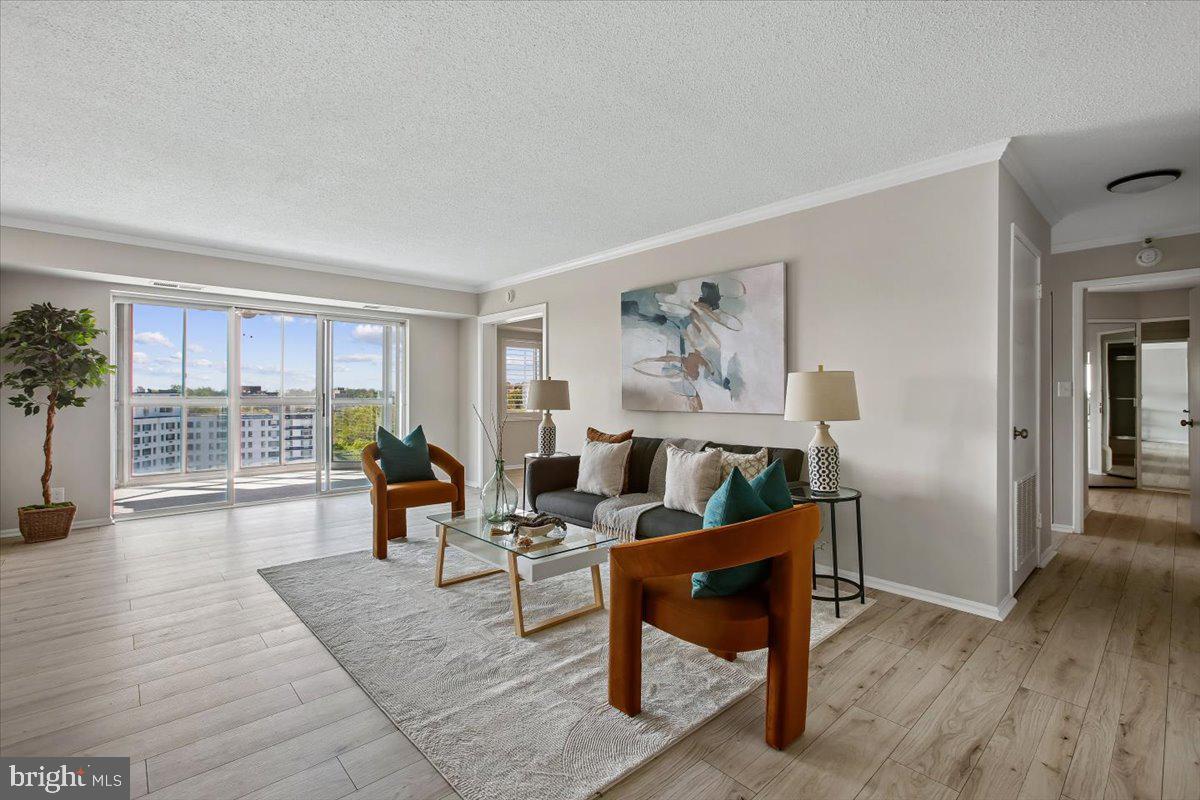 1600 N OAK STREET 1221