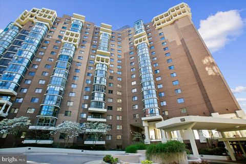 Photo of 1600 N Oak Street #1221, ARLINGTON, VA 22209 (MLS # VAAR2071898)