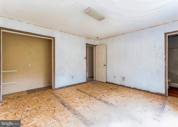 HUNTING QUARTERS - Residential