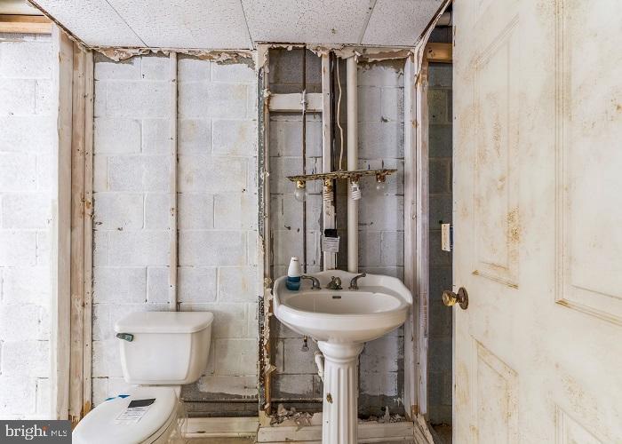 HUNTING QUARTERS - Residential