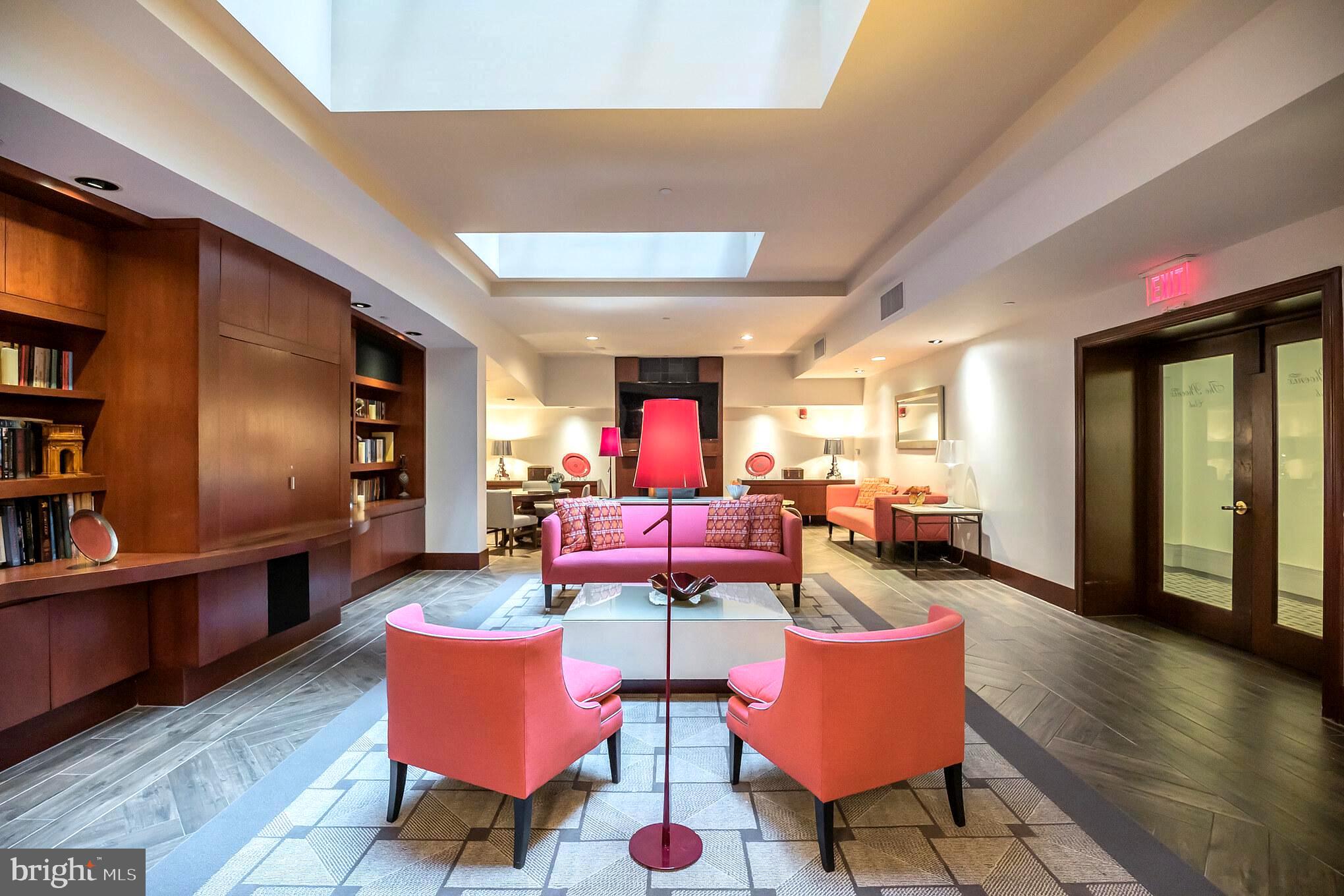 LOGAN SQUARE - Residential