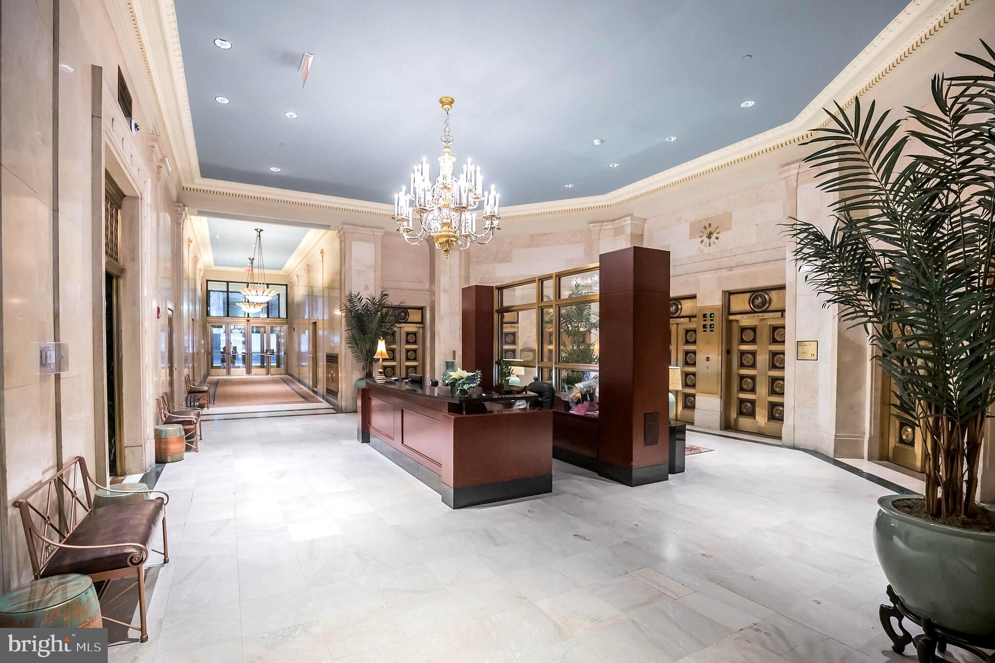 LOGAN SQUARE - Residential