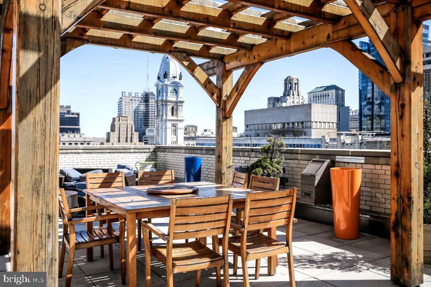 LOGAN SQUARE - Residential