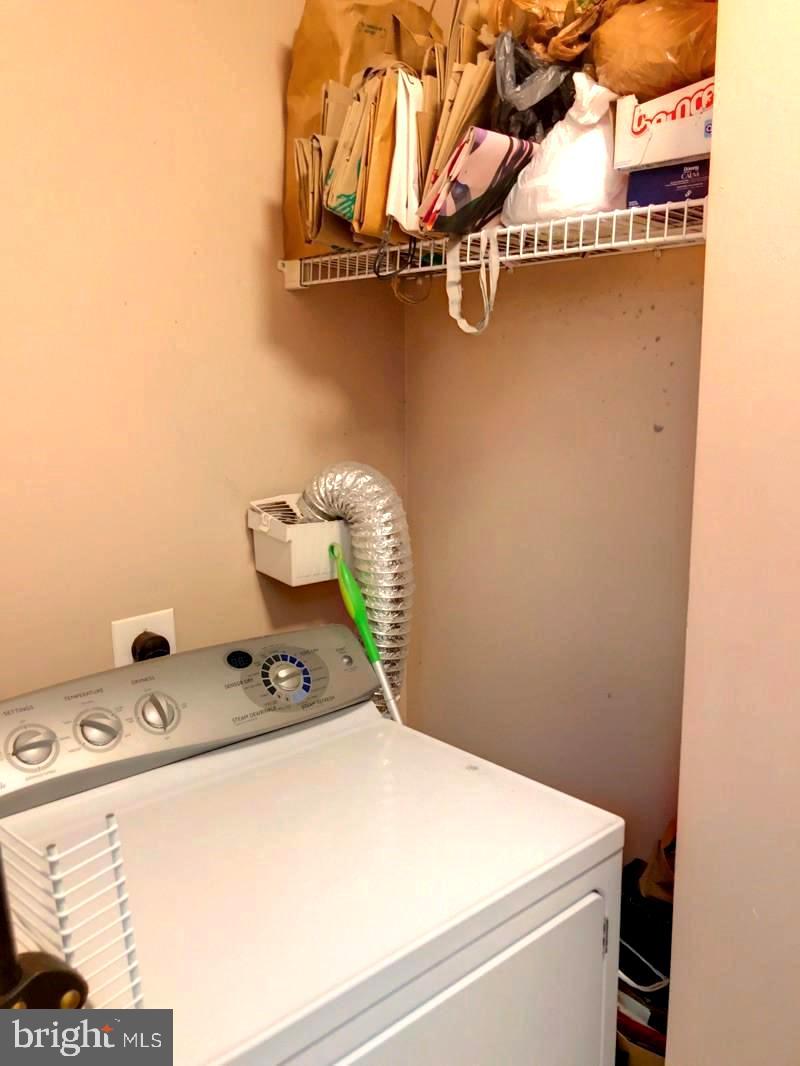 LOGAN SQUARE - Residential