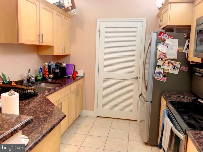 LOGAN SQUARE - Residential