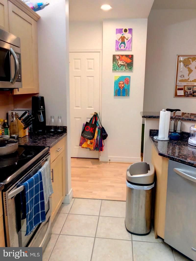 LOGAN SQUARE - Residential