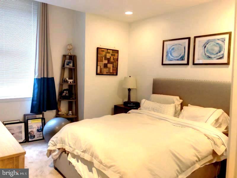 LOGAN SQUARE - Residential