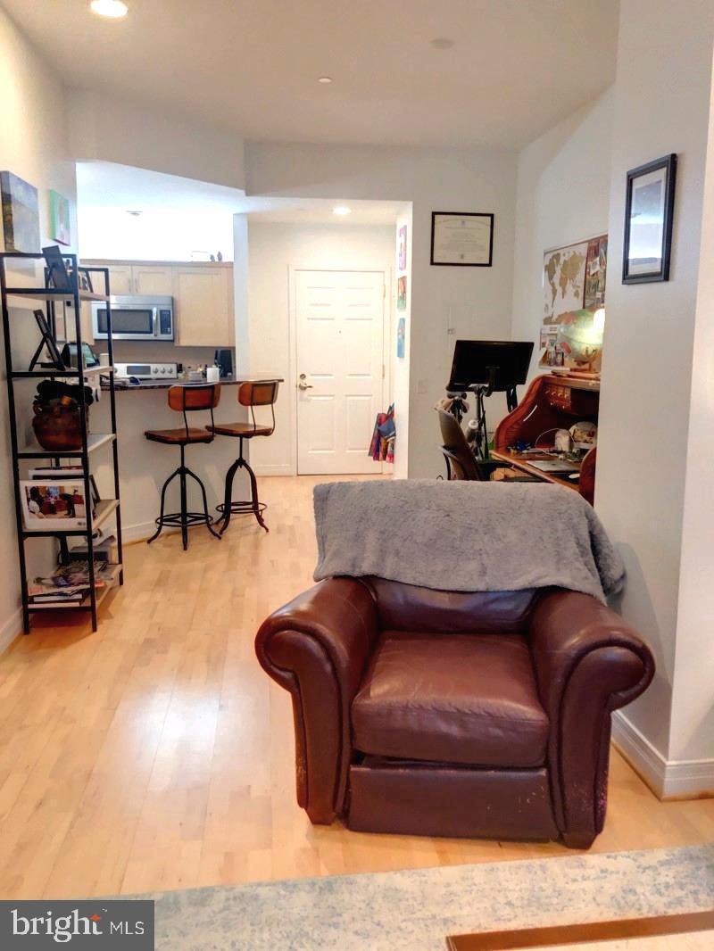 LOGAN SQUARE - Residential