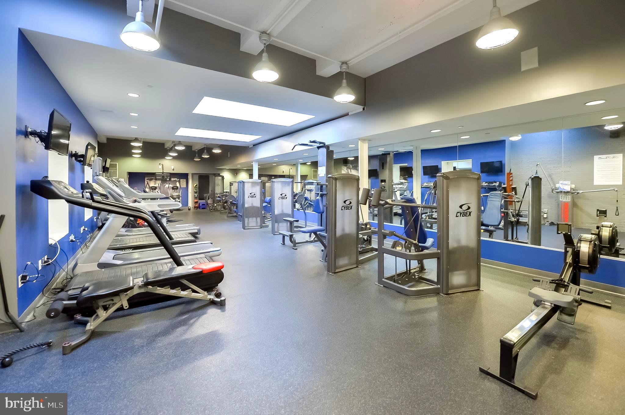 LOGAN SQUARE - Residential