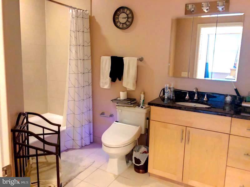 LOGAN SQUARE - Residential