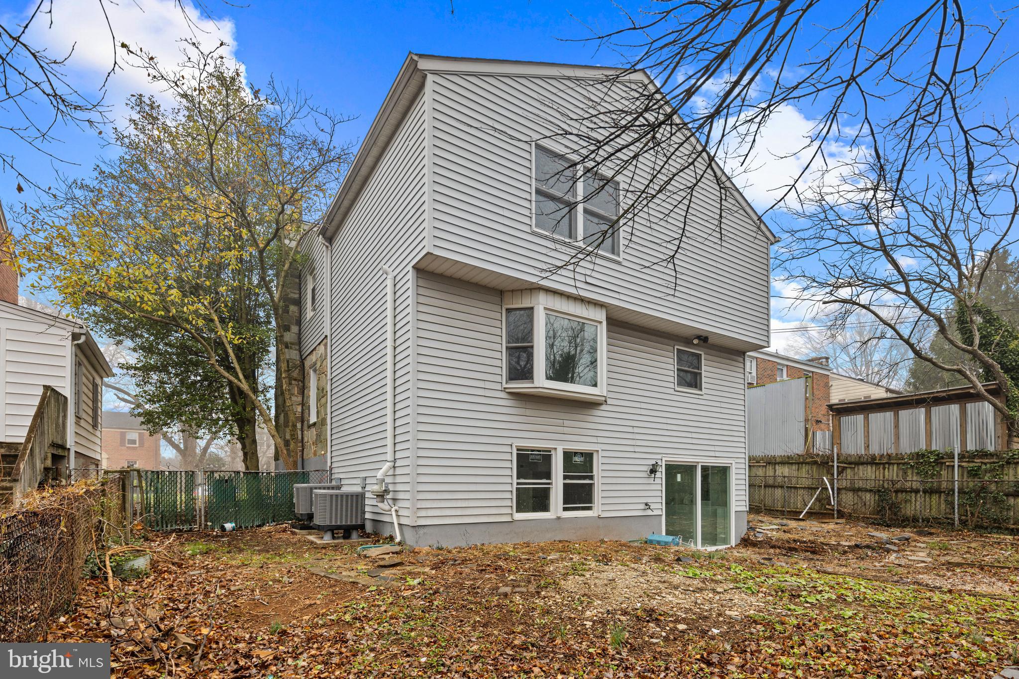 COLONIAL VILLAGE - Residential