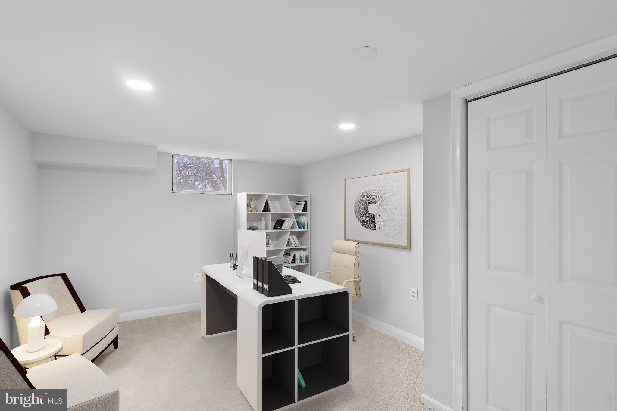 COLONIAL VILLAGE - Residential