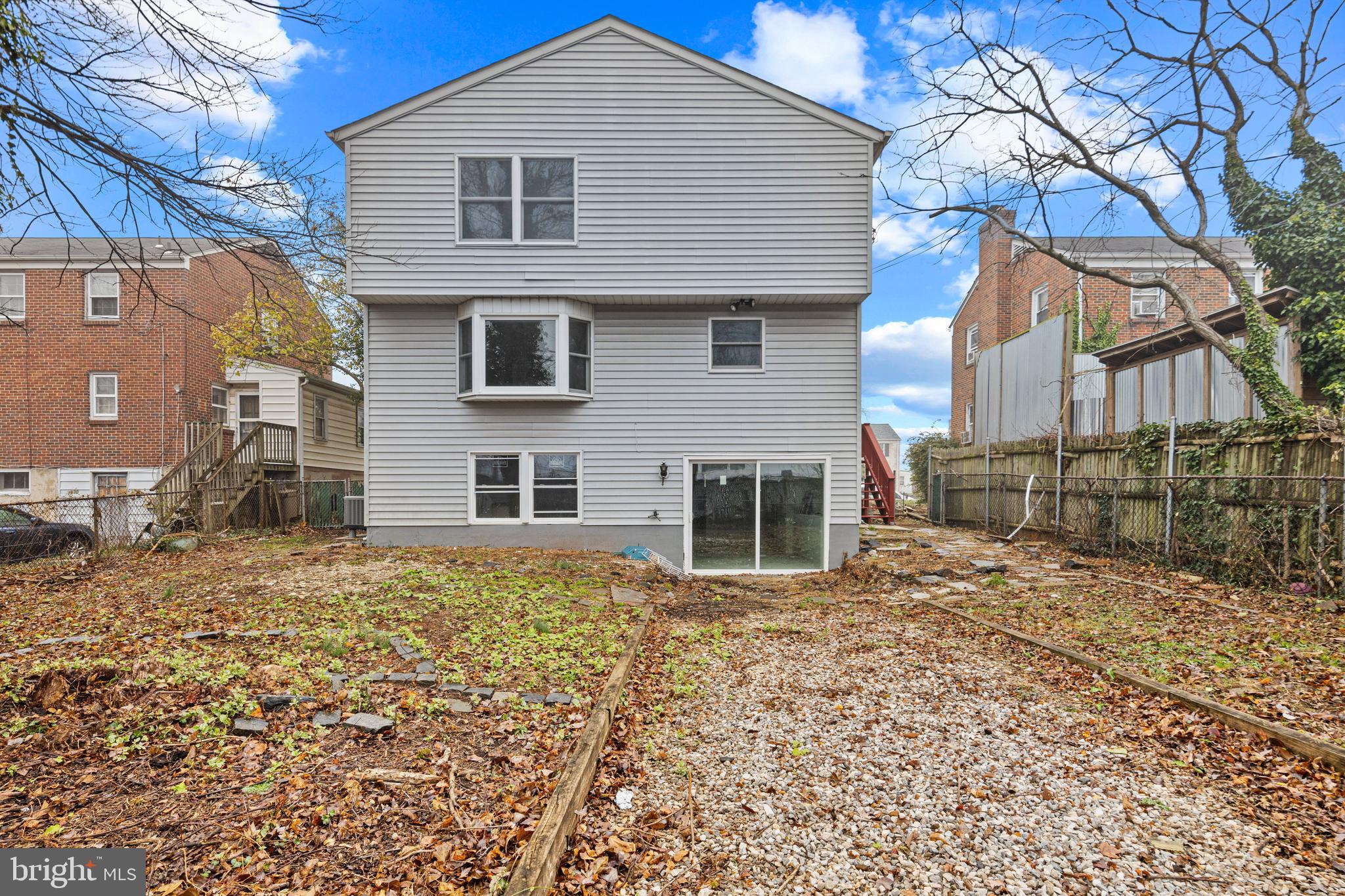 COLONIAL VILLAGE - Residential