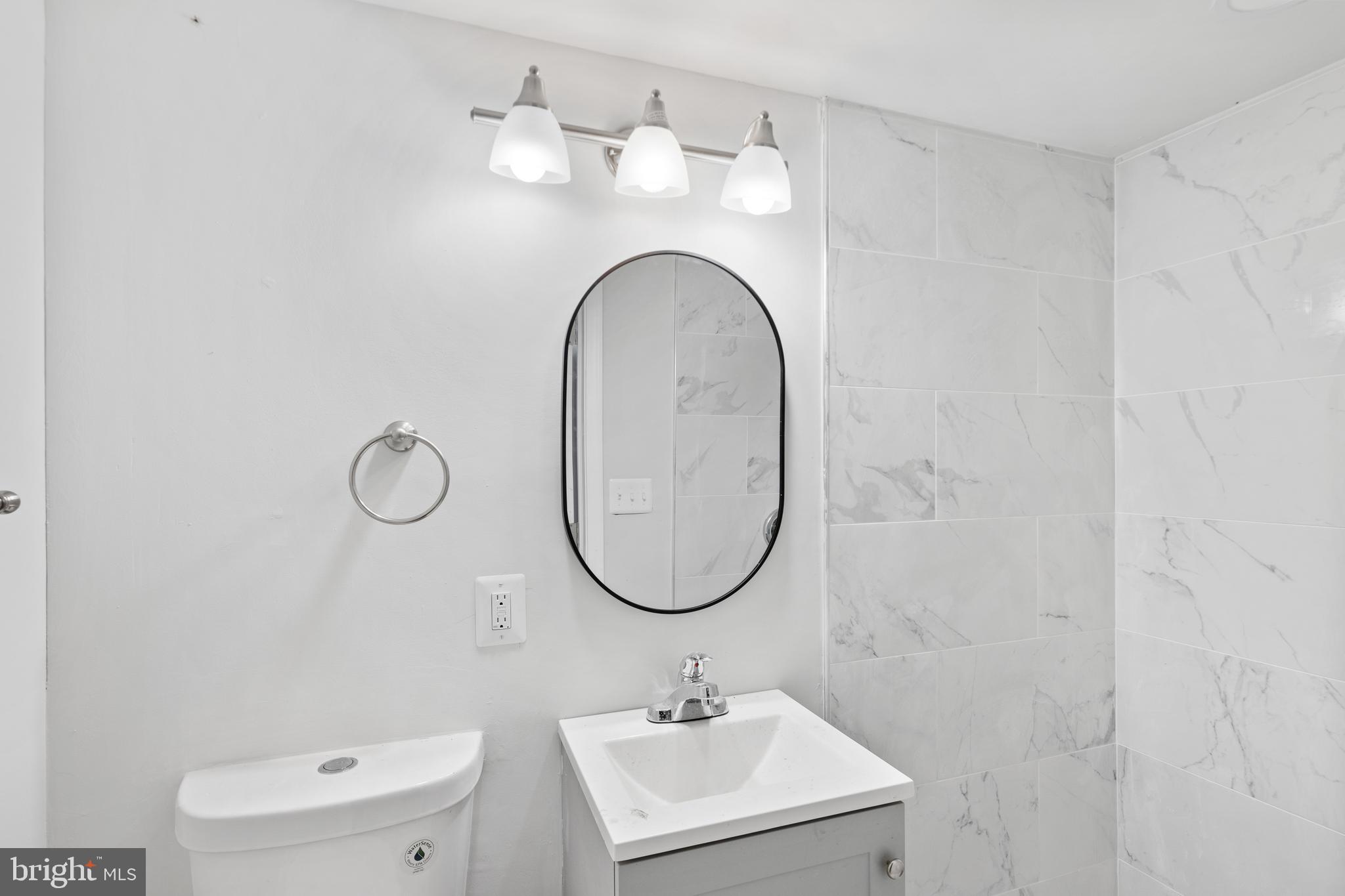 COLONIAL VILLAGE - Residential