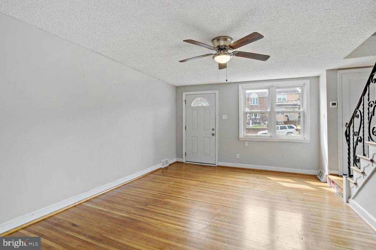 235 W WYNCLIFFE AVENUE