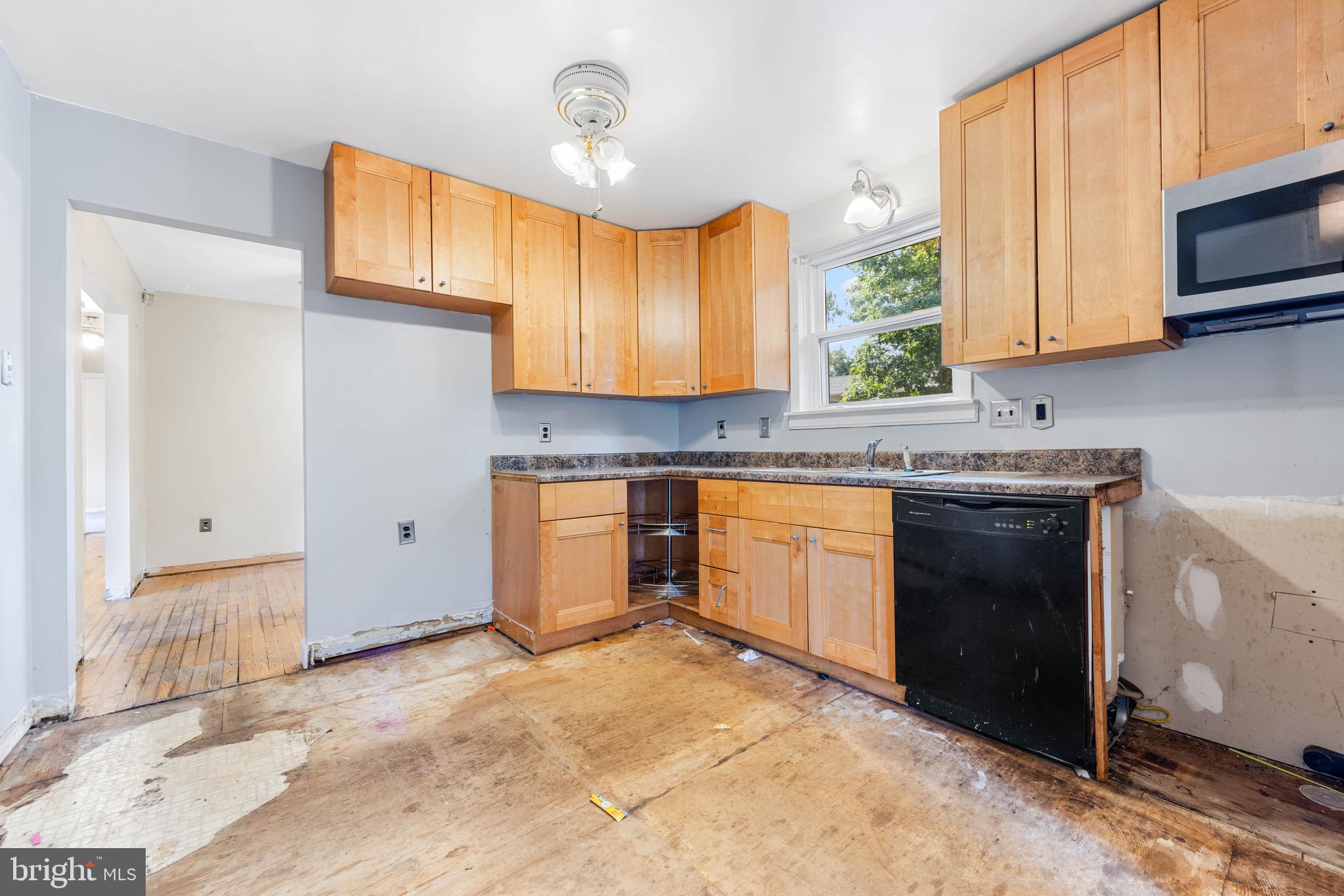 SUBURBAN ESTATES - Residential