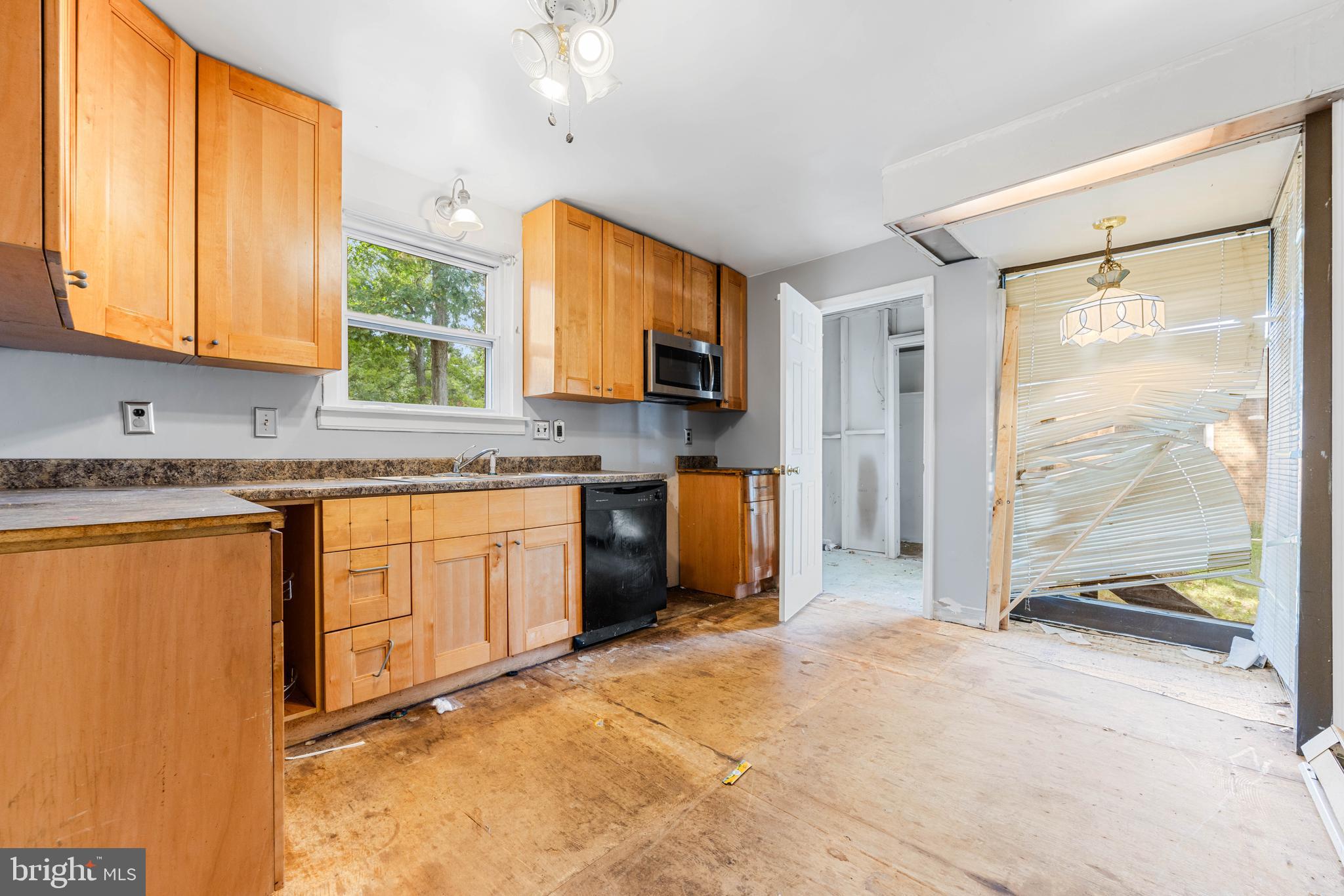 SUBURBAN ESTATES - Residential