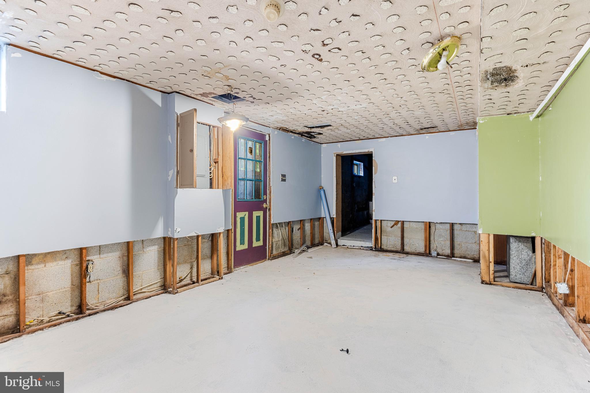 SUBURBAN ESTATES - Residential