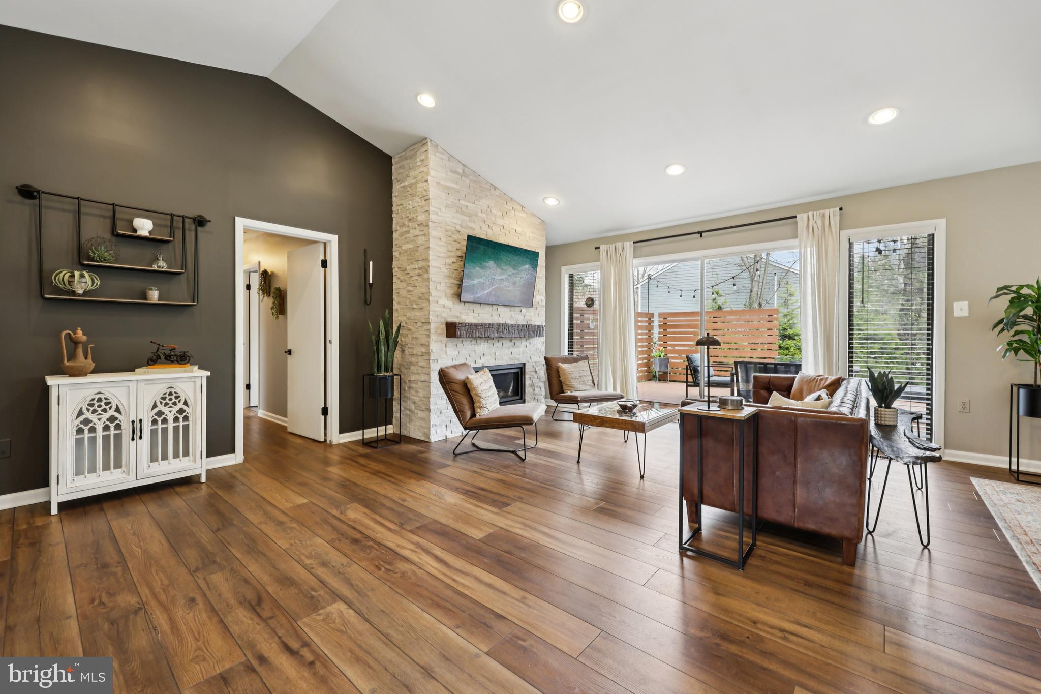 RESTON - Residential