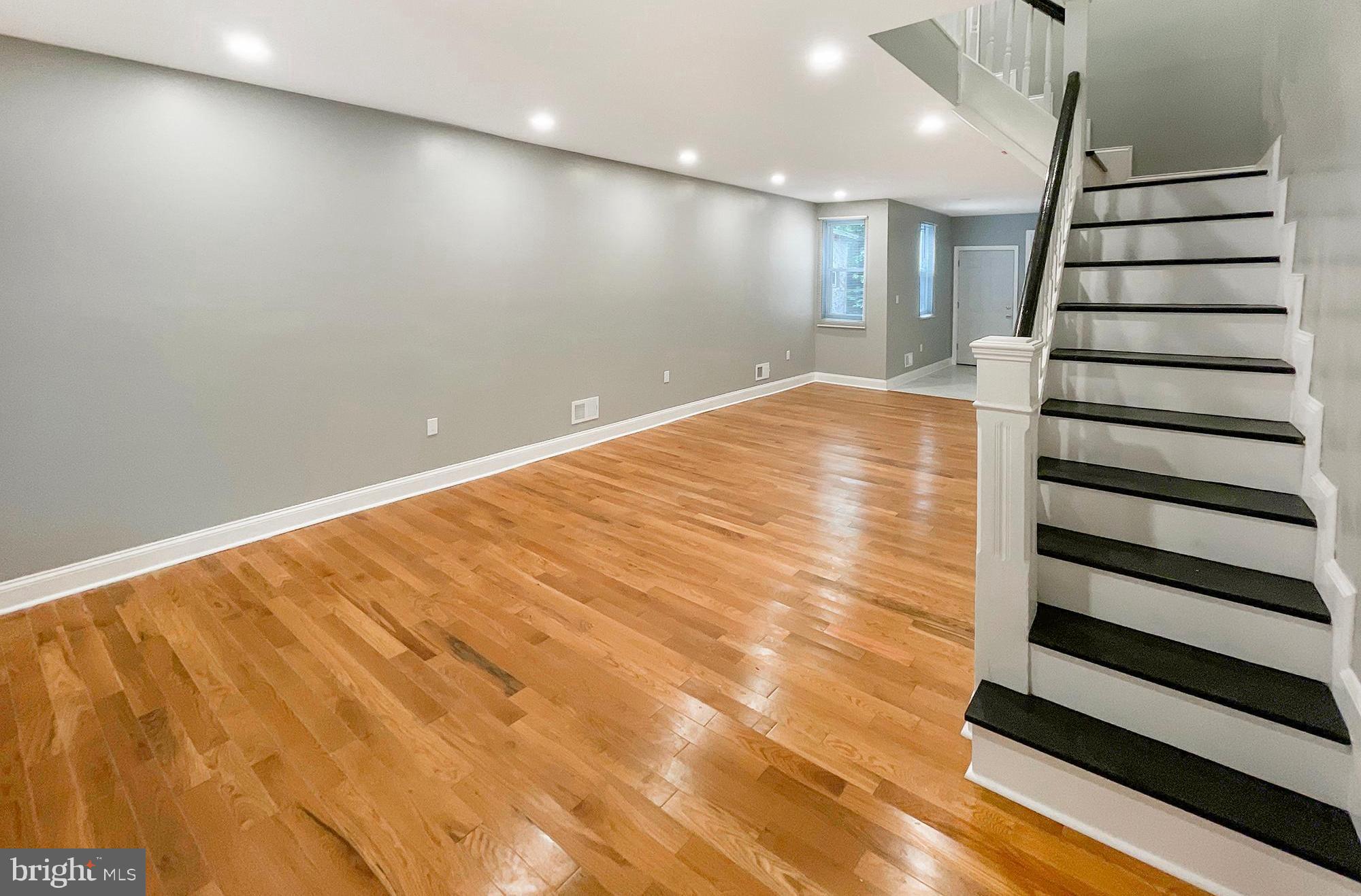 GARDEN COURT - Residential