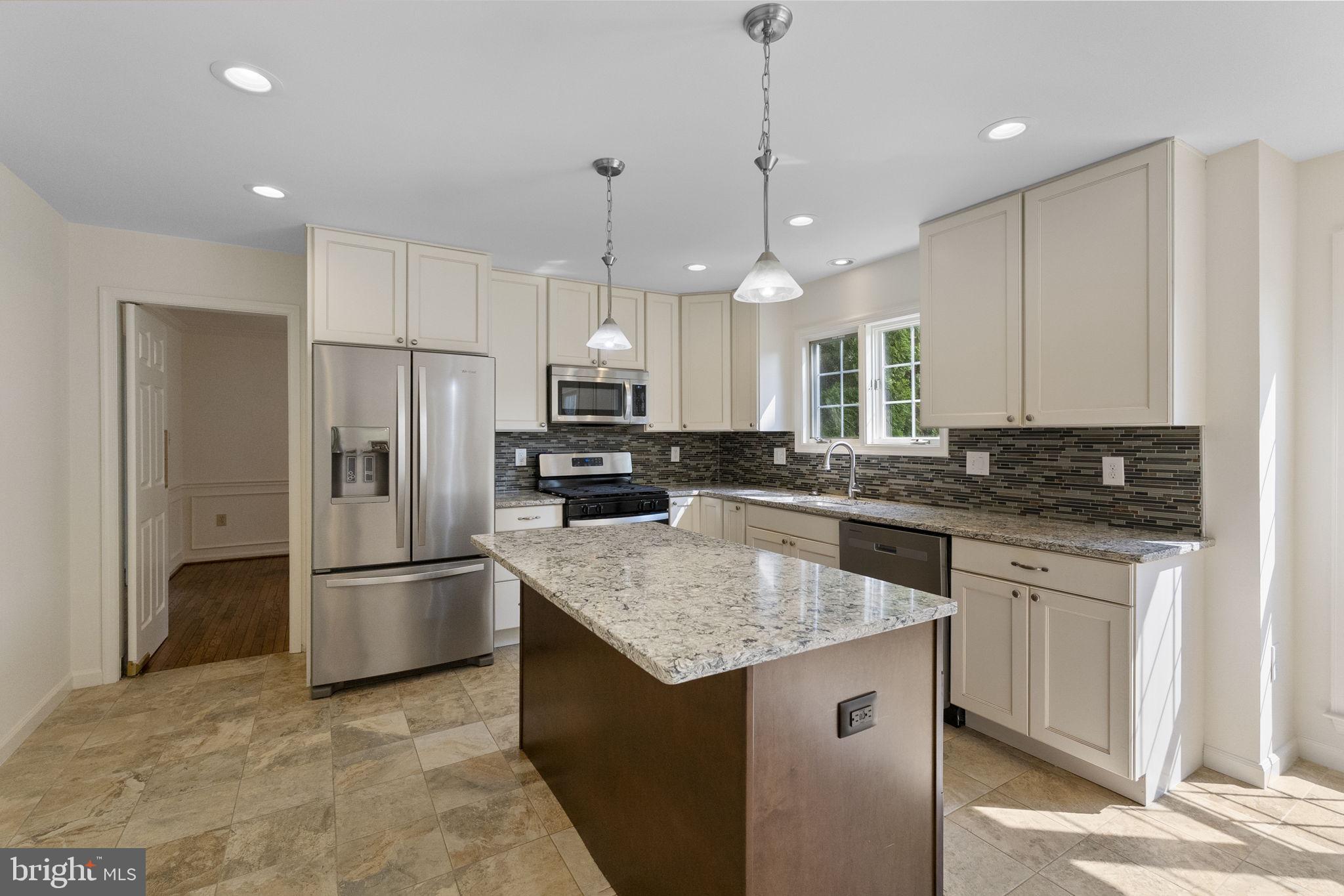 7472 ROSEWOOD MANOR LANE