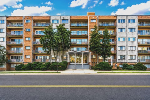 Condo For Sale - 401 N Armistead Street #504<br/> ALEXANDRIA, VA 22312