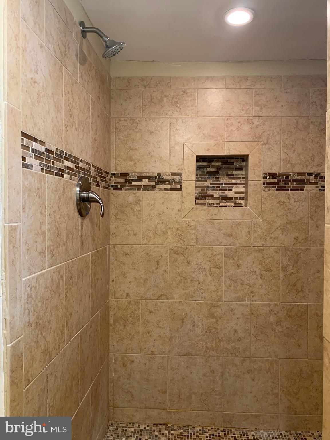 LINDALE HEIGHTS - Residential Lease