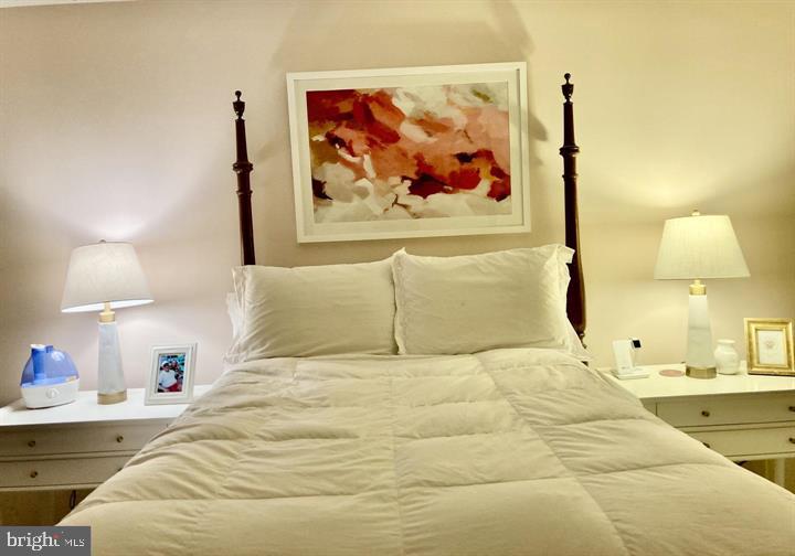 THE OAKTON - Residential