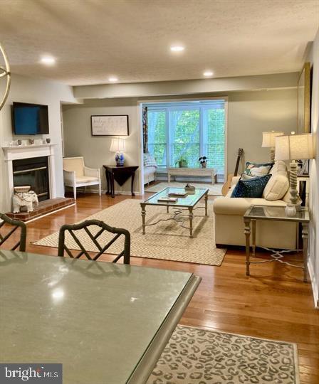 THE OAKTON - Residential